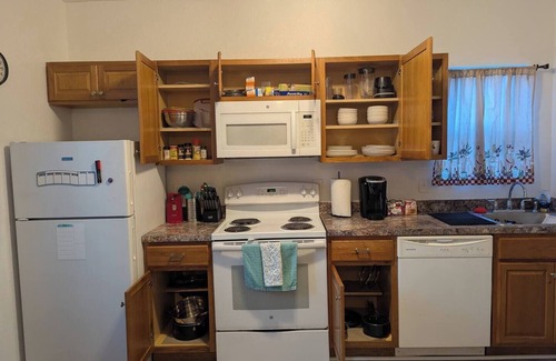 Hampton Apartamento | Comfortable 2-BR apt, WiFi & AC. Between Fort Monroe & Buckroe Beach