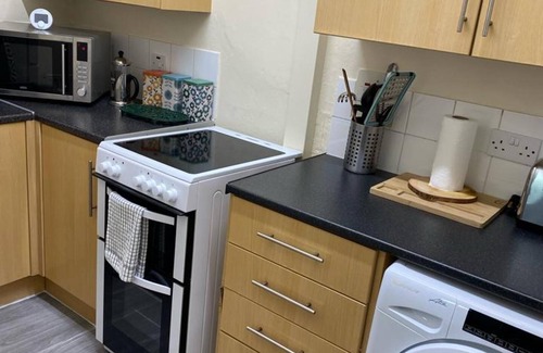 Leeds Casa | Comfortable 2beds House 4 Contractors & Staycation