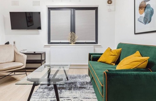 Windlesham Apartamento | Comfortable 2BR Apartment w/ Free Parking