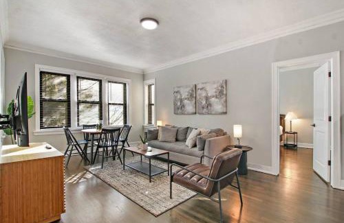 East Albany Park Apartamento | Comfortable 2BR Chicago Apt - Sunnyside 2F