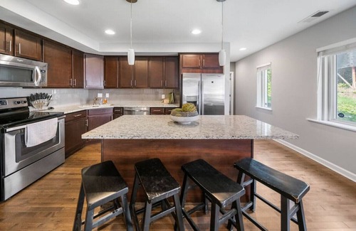 Mount Auburn Apartamento | Comfortable 2BR Condo near City Center