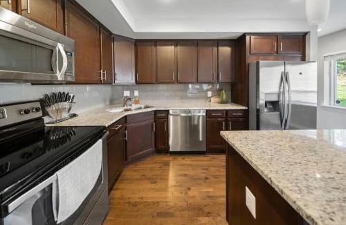 Mount Auburn Apartamento | Comfortable 2BR Condo near City Center