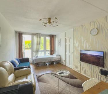 Westbourne Apartamento | Comfortable 2BR London Stay 4 Beds Sleeps 5