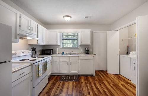Calhoun Casa | Comfortable 2BR Suite Perfect for Business Travelers