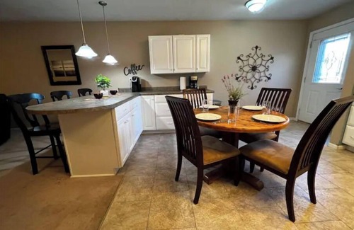 Pierre Casa | Comfortable 3 bed/3 bath/garage overlooking Pierre