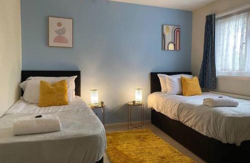 Basingstoke Apartamento | Comfortable 3 bed House - Great Monthly Discounts