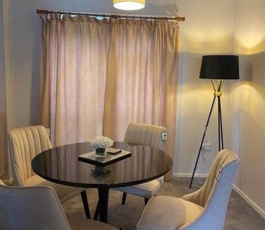 Basingstoke Apartamento | Comfortable 3 bed House - Great Monthly Discounts