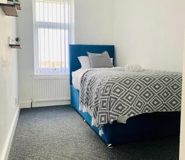 Sheffield Casa | Comfortable 3 bed residential home in Sheffield