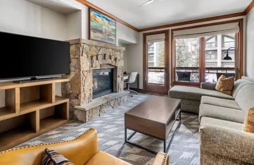 Peak 9 Villa | Comfortable 3 bedroom 2 bath with a fireplace at Hilton's Valdoro Mountain Lodge