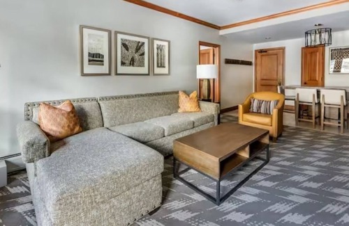 Peak 9 Villa | Comfortable 3 bedroom 2 bath with a fireplace at Hilton's Valdoro Mountain Lodge