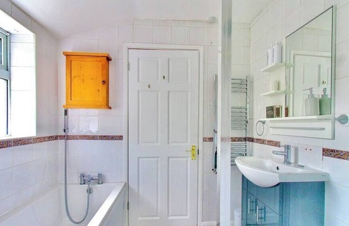 Bedford Casa | Comfortable 3-Bedroom Home in Bedford