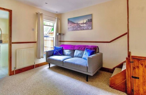 Bedford Casa | Comfortable 3-Bedroom Home in Bedford