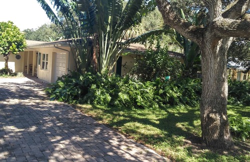Vero Beach Casa | Comfortable 3 bedroom 3 bath beach house .pool..3 minute walk to beach.
