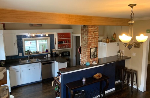 Albany Casa | Comfortable 3 Bedroom 1.5 bath with fenced in back yard