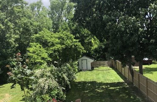 Albany Casa | Comfortable 3 Bedroom 1.5 bath with fenced in back yard