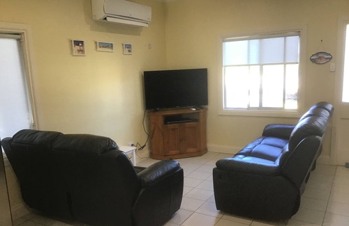 Yorke Peninsula Casa | Comfortable 3 bedroom holiday home 1 street from the beach