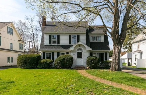 West Elmira Casa | Comfortable 3 bedroom home with private parking!