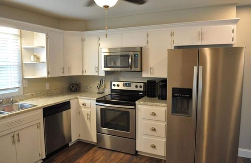 Cleveland Casa | Cómodo 3HAB / 2Baño en el centro histórico de Cleveland TN