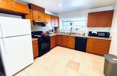 South Sundale Casa | Comfortable 3Br home in Fremont with AC/Free Parking