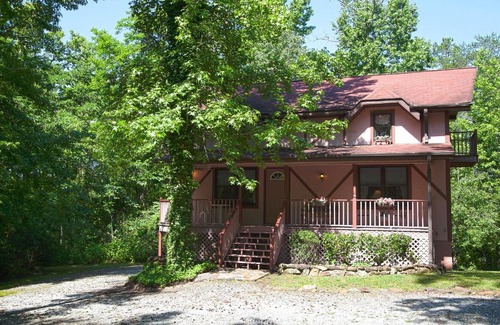 Columbus Casa | Comfortable 4-Bed Chalet Near Tiec, Pets Welcome