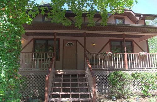 Columbus Casa | Comfortable 4-Bed Chalet Near Tiec, Pets Welcome