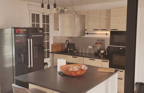 Rosny-sous-Bois Casa | Comfortable air-conditioned house with large garden 10 km from JO