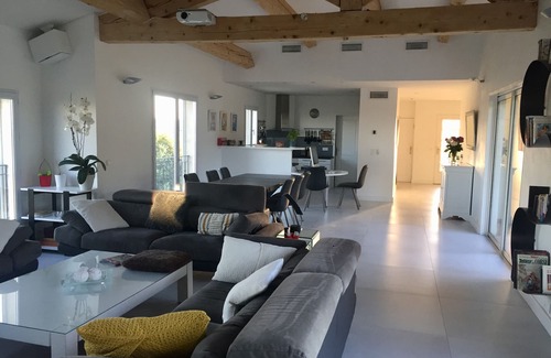 Meyreuil Casa | comfortable air-conditioned villa panoramic view over aix en provence