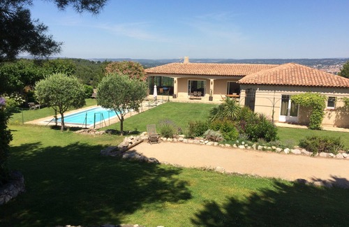 Meyreuil Casa | comfortable air-conditioned villa panoramic view over aix en provence