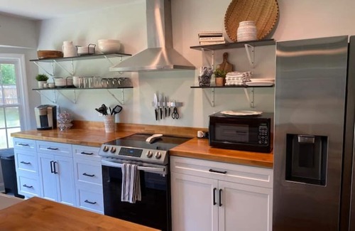 North Charleston Casa | Comfortable and elegant 3 bedroom home with King Bed master suite.