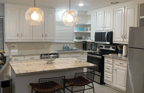 Folly Field Casa | Comfortable and bright. Convenient mid-cities location.