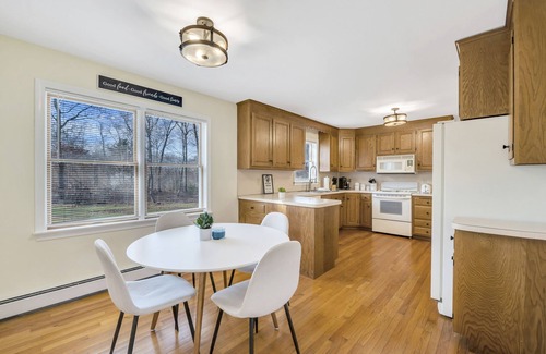 Groton Casa | Comfortable and bright home - near downtown Mystic.
