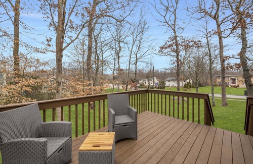 Groton Casa | Comfortable and bright home - near downtown Mystic.