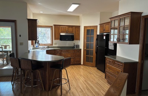 Lac du Bonnet Casa | Comfortable and Convenient 5 Bedroom Lake House