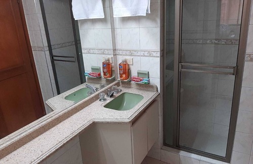 Financial District Apartamento | Comfortable and city-centered location 1-Bedroom rental unit w/ indoor fireplace