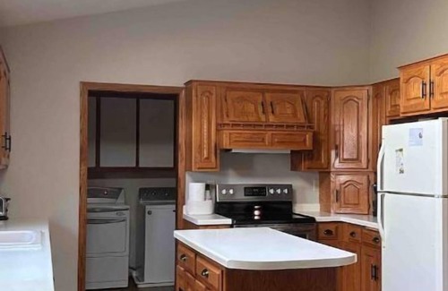 Bellevue Casa | Comfortable and Clean GB Home close to Lambeau