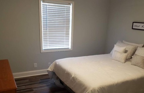 Jackson Apartamento | Comfortable and cozy 2 bedroom, 1 bath apartment nestled in Midtown.