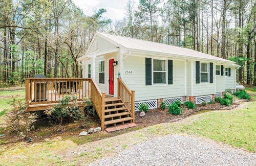 Sturgis Casa | Relax at this comfortable and cozy cabin in the wood