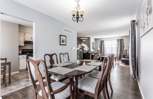 Lenexa Casa | Cómodo y elegante dúplex 3BDR, unidad n. ° 2