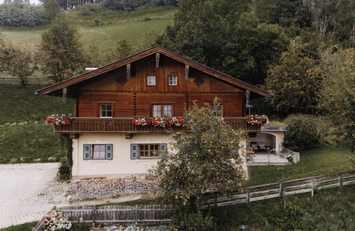 Alpendorf Apartamento | Comfortable and lovingly furnished apartment with a sunny balcony.