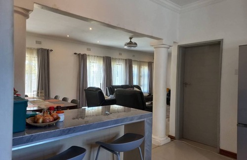 Gweru Casa | Estancia cómoda y lujosa