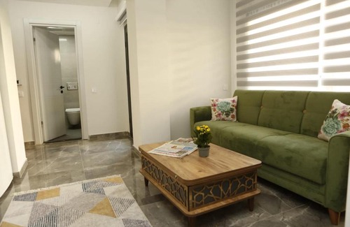 Narlidere Apartamento | Comfortable and Modern Suite with Balcony in Narlidere, Izmir