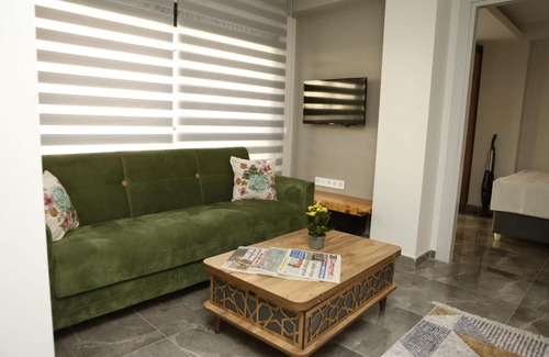 Narlidere Apartamento | Comfortable and Modern Suite with Balcony in Narlidere, Izmir