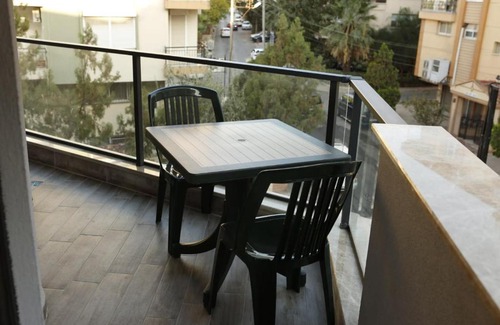 Narlidere Apartamento | Comfortable and Modern Suite with Balcony in Narlidere, Izmir