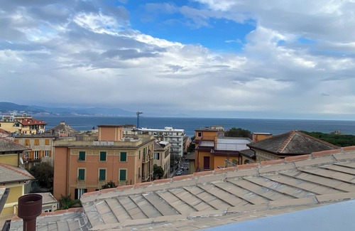 Arenzano Apartamento | Comfortable and spacious penthouse with terrace overlooking the sea in the historic center