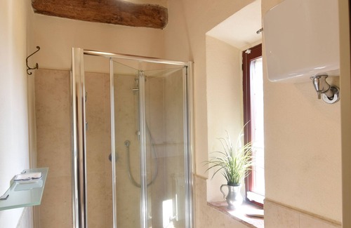 Monteriggioni Apartamento | Comfortable apartment in Villa, with courtyard, swimming pool and garden