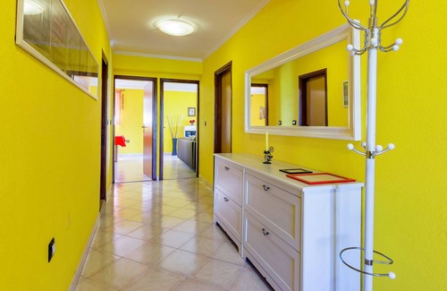 Cerovlje Apartamento | Cómodo apartamento en Cerovlje con piscina