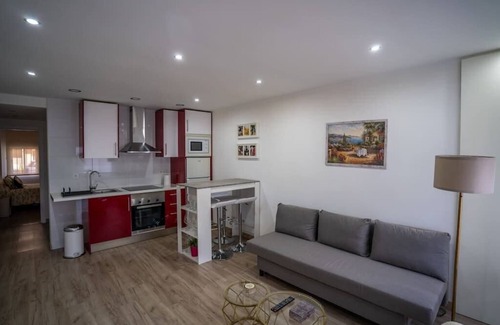 Barajas Apartamento | Comfortable apartment near Airport by beBalmy