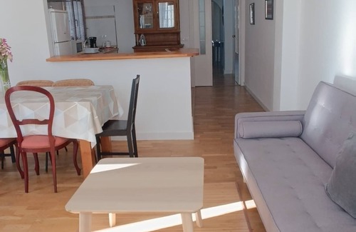 Pedregalejo Playa Condominio | Cómodo piso reformado a 2 pasos de la playa