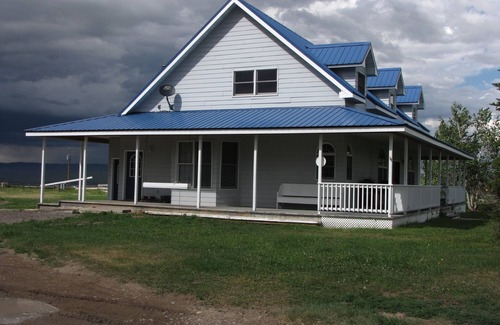 Lima Apartamento | Comfortable basement apartment on Little Sheep Creek at foot of Lima Peaks