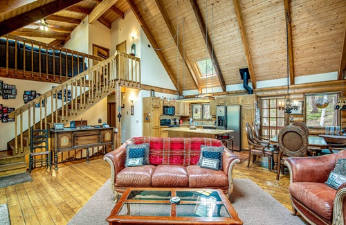 Divide Casa | Comfortable cabin home w/wood fireplace, mountain views, National Forest access